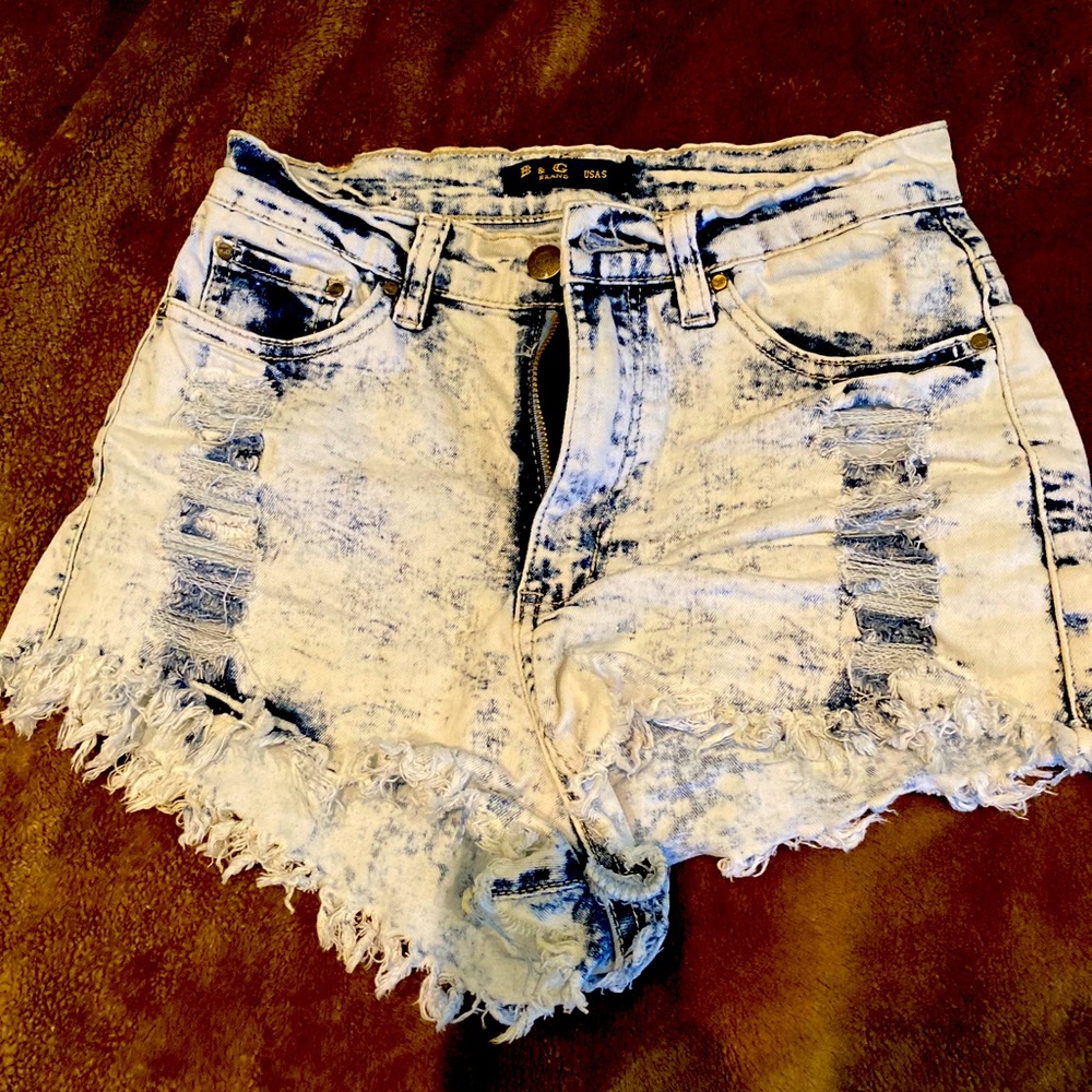 Women’s high rise denim shorts.